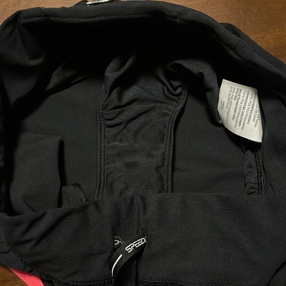 NWOT Womens Under Armour running shorts. Never been worn - Picture 5 of 5